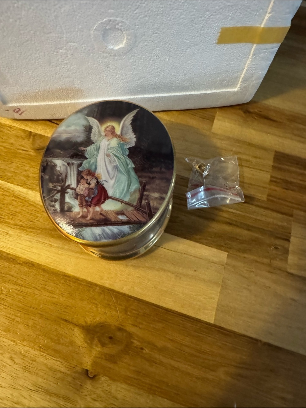 Vintage 1996 Ardleigh Elliott “ Guilding the way” Angel music box